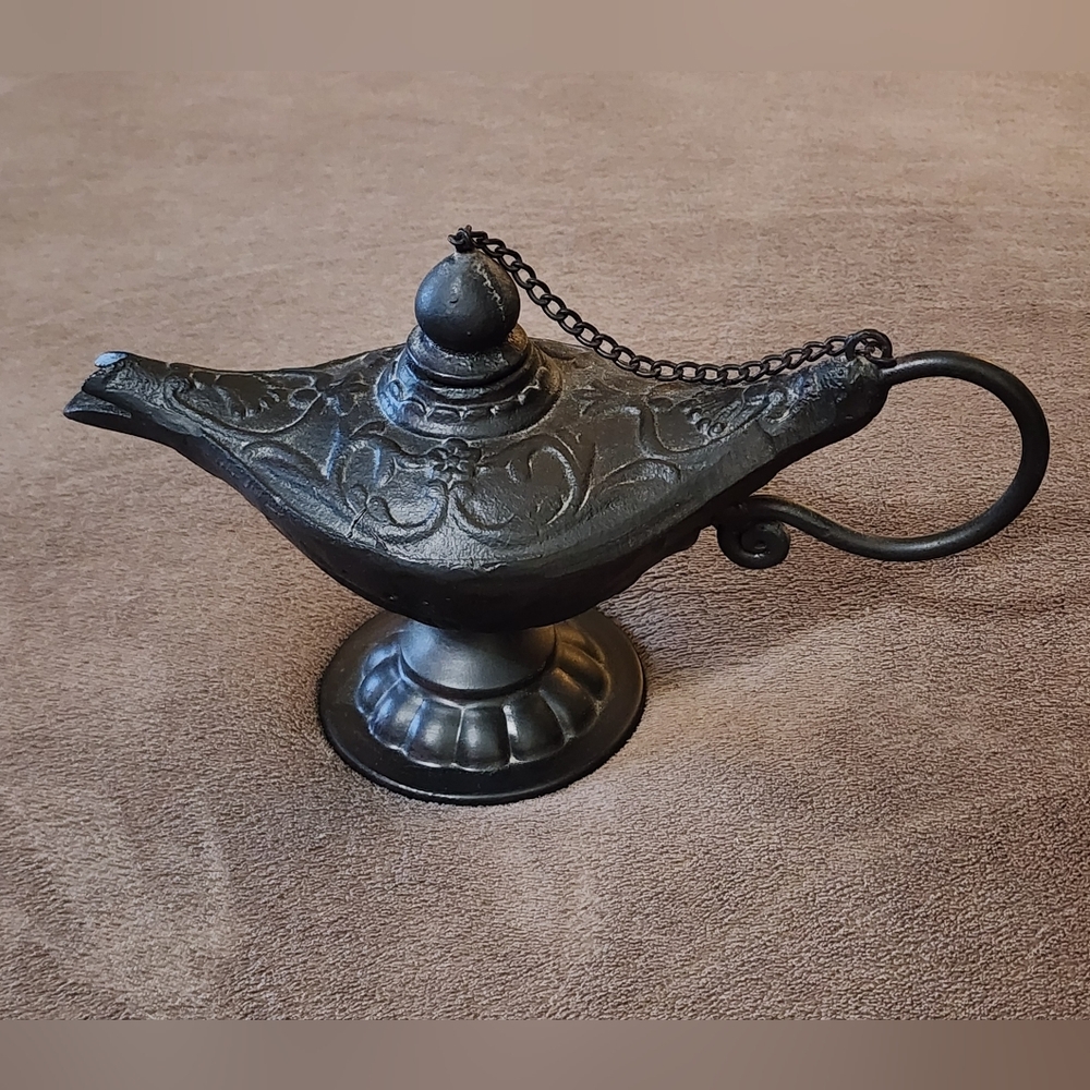 “Magical” Cast iron Decorative Genie Lamp!